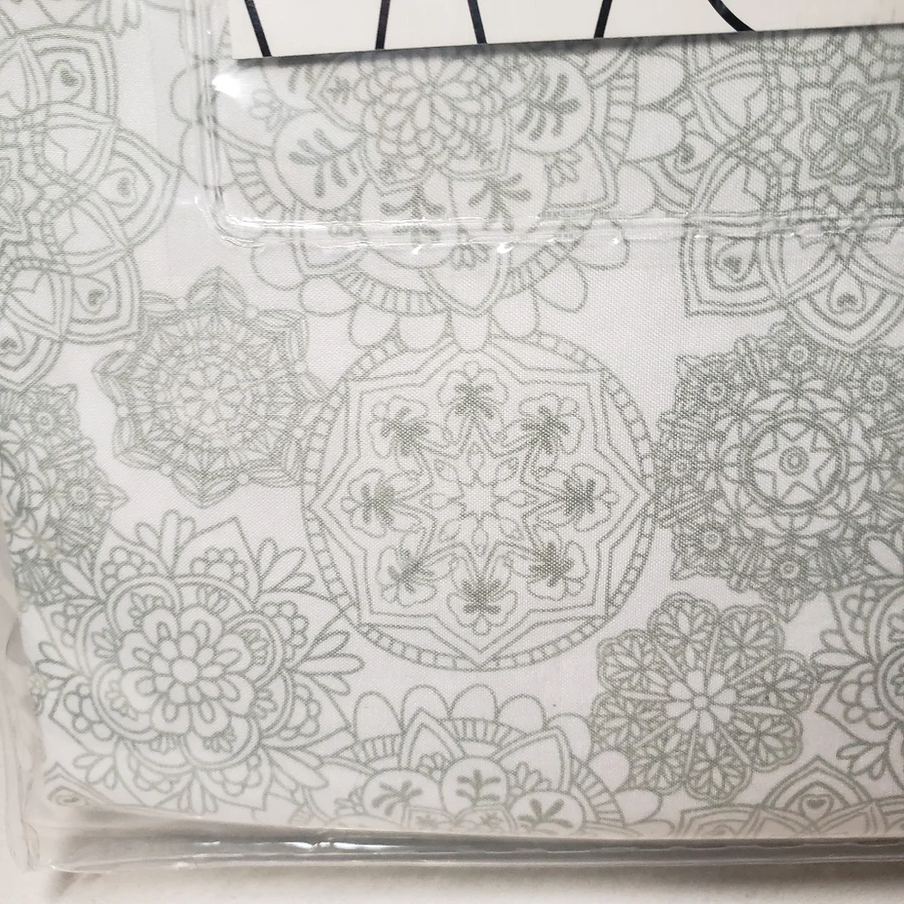NEW Soft microfiber 4 piece Full size sheet set sheets Mandala Henna design boho